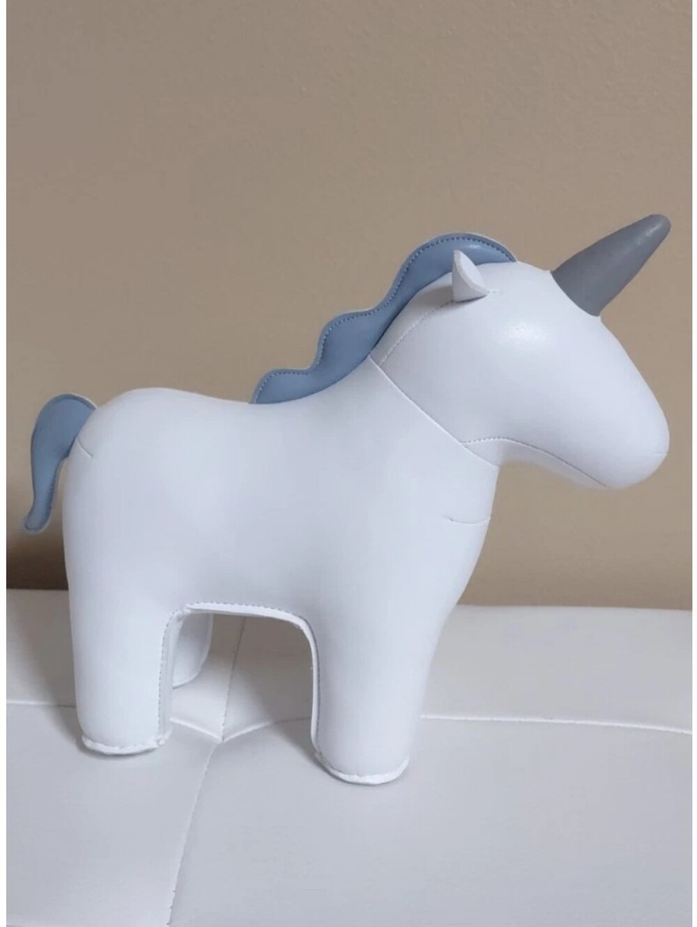 Züny Zuny Series White Unicorn Nico Paperweight 10"x9"x3" 2.84lbs EUC